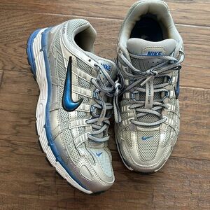 NIKE silver sneakers / Women’s size 9 / WORN